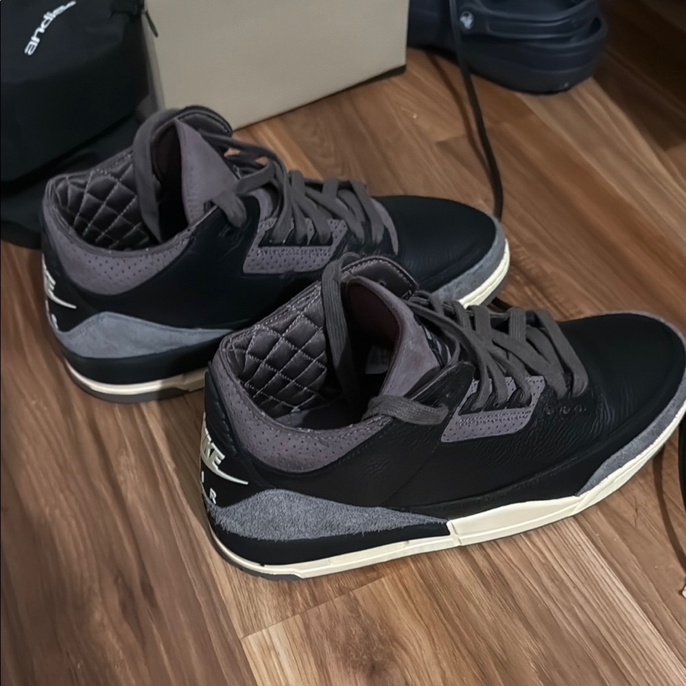Jordan Men’s Black and Gray Leather Low-Top Sneakers - Picture 3 of 5